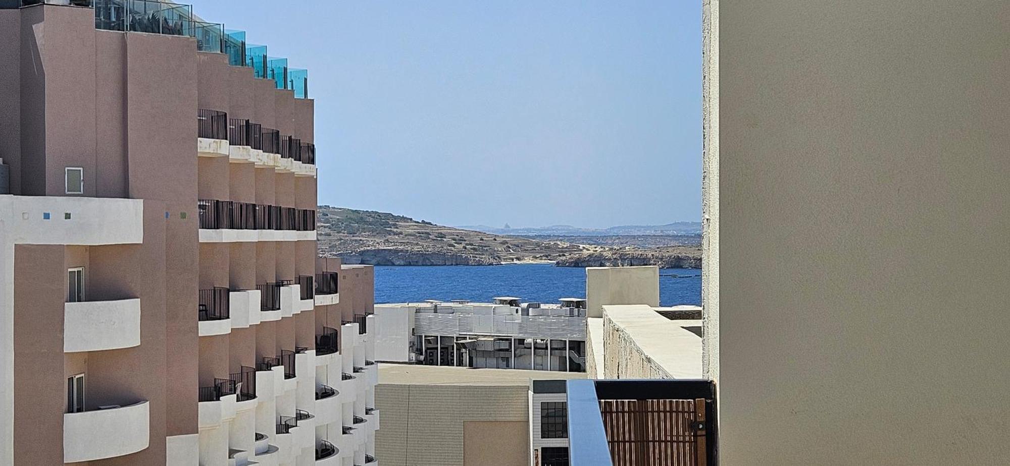 Sea Breeze Penthouse And Terrace Qawra St Paul'S Bay Apartment St. Paul's Bay Exterior foto